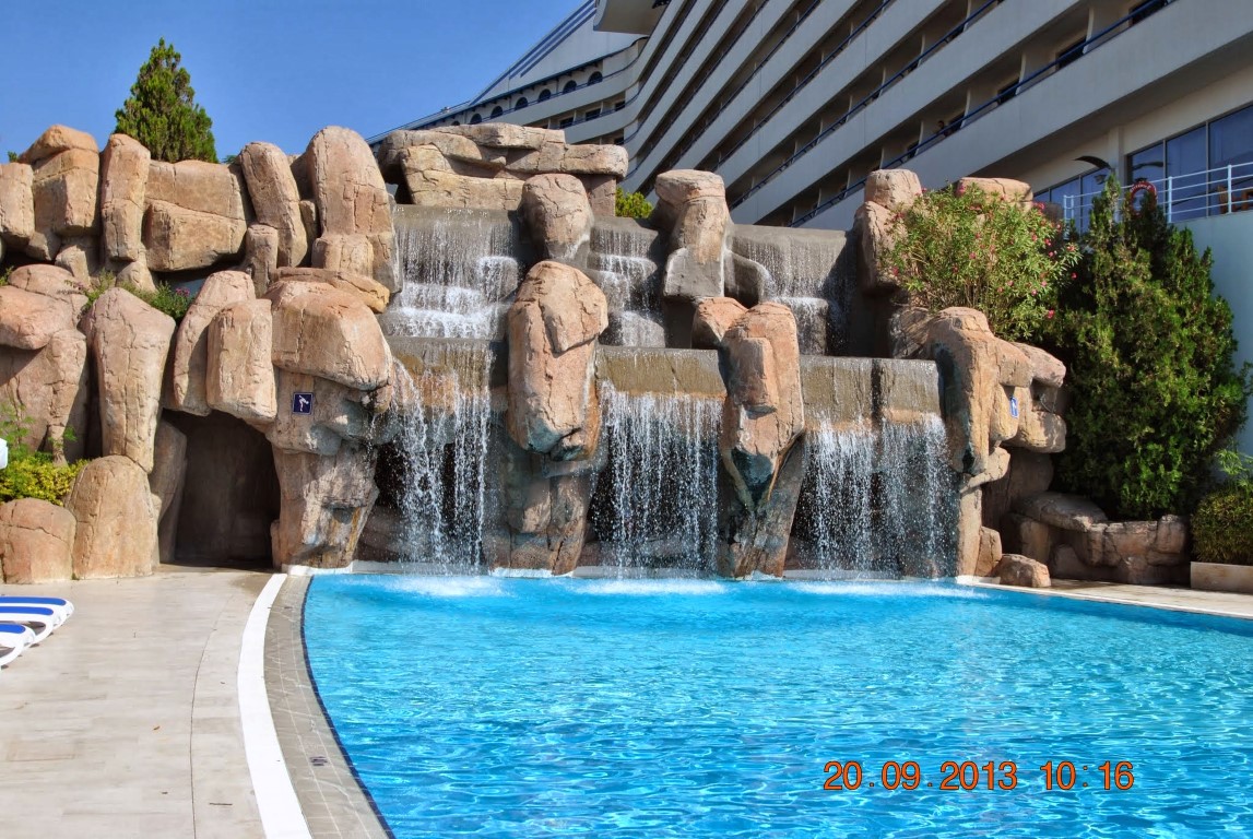 imagini hotel TITANIC LARA